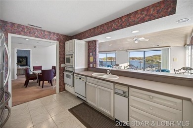 Beautiful Lake Views in this sought after well established - photo 8