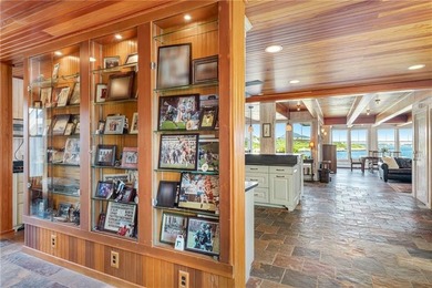 Exceptional waterfront home perched high above the water - photo 27