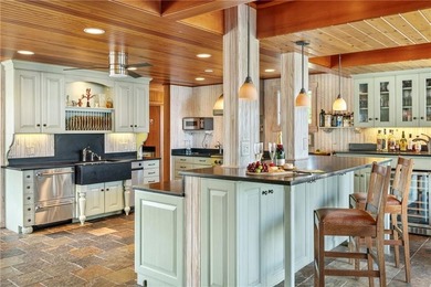 Exceptional waterfront home perched high above the water - photo 29