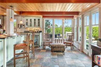 Exceptional waterfront home perched high above the water - photo 31