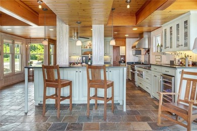 Exceptional waterfront home perched high above the water - photo 32