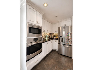 Welcome to this move-in-ready house. Filled with natural - photo 3