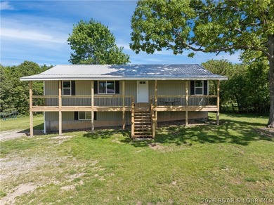 Completely rebuilt from the ground up, 5-bed, 3-bath home in - photo 1