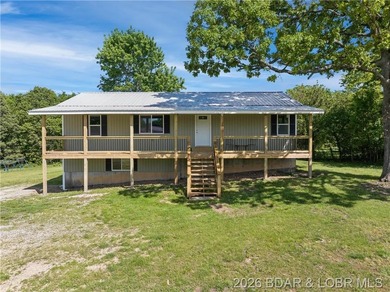 Completely rebuilt from the ground up, 5-bed, 3-bath home in - photo 1
