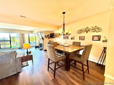 Wake up to shimmering LAKE VIEWS and sunlight pouring through - photo 4