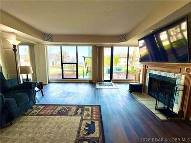 Wake up to shimmering LAKE VIEWS and sunlight pouring through - photo 7