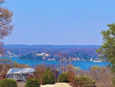 Wake up to shimmering LAKE VIEWS and sunlight pouring through - photo 10