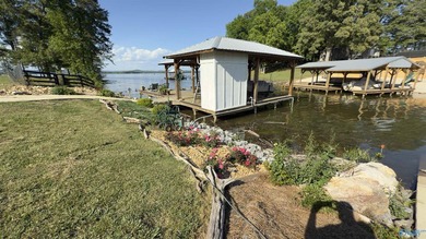 Contemporary lakefront stunner offers the space you've been - photo 11