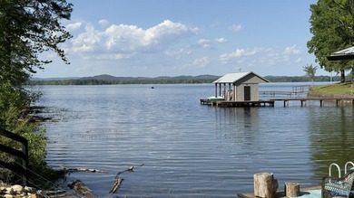Contemporary lakefront stunner offers the space you've been - photo 13
