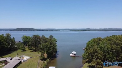 Contemporary lakefront stunner offers the space you've been - photo 14