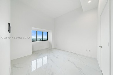 One of a kind stunning PH with unobstructed ocean views. 4 beds - photo 22