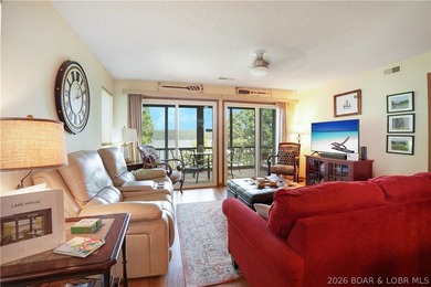Wake up to open main channel views in the heart of Osage Beach - - photo 2