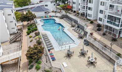 Location, location, location! This stunningly renovated 2 bed, 2 - photo 2
