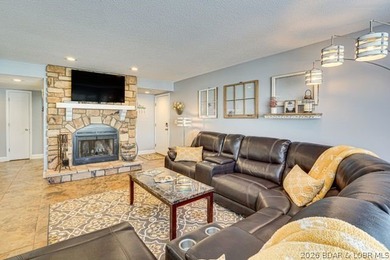 Location, location, location! This stunningly renovated 2 bed, 2 - photo 5