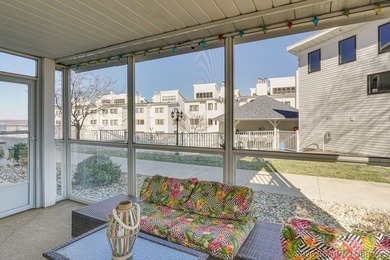 Location, location, location! This stunningly renovated 2 bed, 2 - photo 6