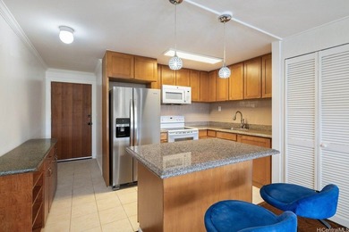 Centrally located 2 bedroom, 1 bathroom apartment with 1 parking - photo 6