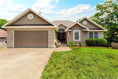 Beautifully maintained 5-bedroom, 3.5-bath home located in the - photo 1