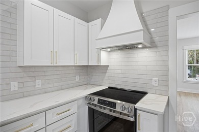 Located in the heart of Savannah's Thomas Square Streetcar - photo 14