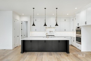 *Photo Similar Images* Built for an elevated luxury lifestyle - photo 4