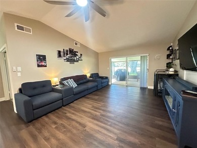 Welcome to this well maintained 2-bedroom, 2-bath, 2-car garage - photo 4