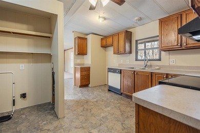 Well maintained 3 bedroom, 2 bath home situated on three - photo 6