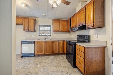 Well maintained 3 bedroom, 2 bath home situated on three - photo 7