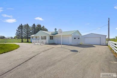 Welcome to peaceful country living! This charming 3 bedroom, 2 - photo 3