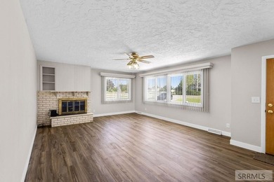 Welcome to peaceful country living! This charming 3 bedroom, 2 - photo 4