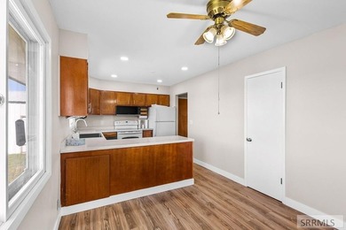 Welcome to peaceful country living! This charming 3 bedroom, 2 - photo 8