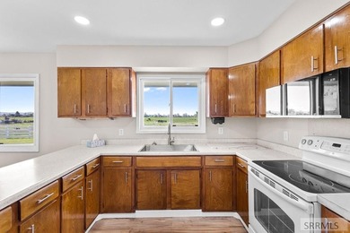 Welcome to peaceful country living! This charming 3 bedroom, 2 - photo 10