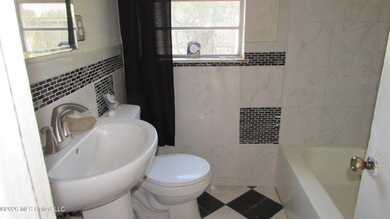 Affordable 4bdrm, 1bth brick home. No flood zone. Needs TLC - photo 12