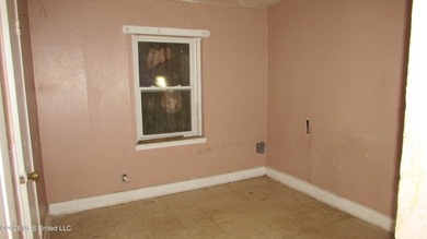 Affordable 4bdrm, 1bth brick home. No flood zone. Needs TLC - photo 13