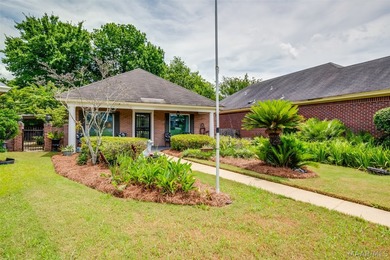Beautifully maintained 2-bedroom, 2-bath brick garden home - photo 4