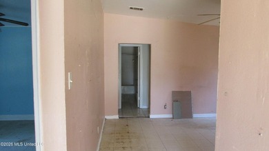 Affordable 4bdrm, 1bth brick home. No flood zone. Needs TLC - photo 14