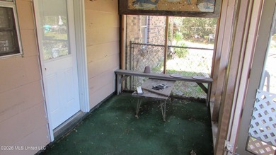 Affordable 4bdrm, 1bth brick home. No flood zone. Needs TLC - photo 15