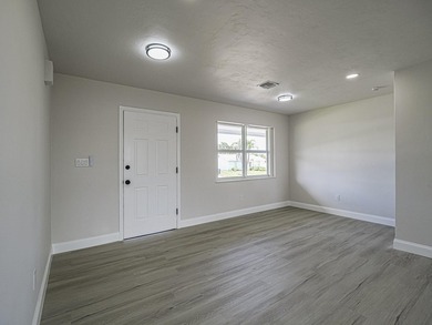 Better than new construction! Massive 1,900+ sq ft 3BD/2BA block - photo 15