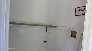 Affordable 4bdrm, 1bth brick home. No flood zone. Needs TLC - photo 16