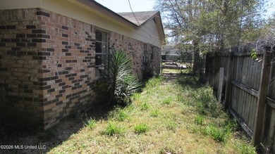Affordable 4bdrm, 1bth brick home. No flood zone. Needs TLC - photo 20