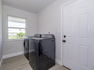 Better than new construction! Massive 1,900+ sq ft 3BD/2BA block - photo 29