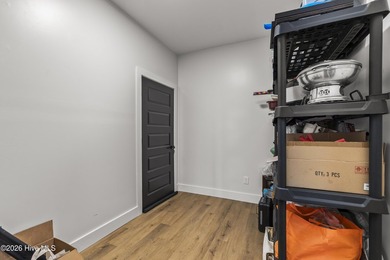 Better than new construction with all of these amenities! - photo 31