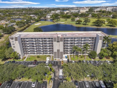 Lake Condo For Sale in Davie, Florida