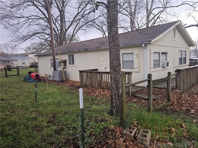 Lakefront investment opportunity! This 3-bedroom, 1-bath home - photo 2