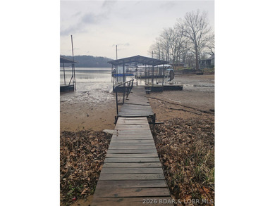 Lakefront investment opportunity! This 3-bedroom, 1-bath home - photo 5