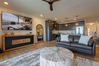 Welcome to the newest building at Robin's at the Water's - photo 4