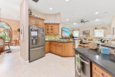 Welcome to this beautifully maintained pool & lakefront home - photo 13