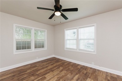 MUST SEE!!!! This charming 3-bedroom, 1-bath home offers comfort - photo 15