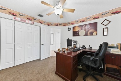 Welcome to this beautifully maintained pool & lakefront home - photo 25