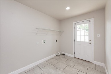 MUST SEE!!!! This charming 3-bedroom, 1-bath home offers comfort - photo 28