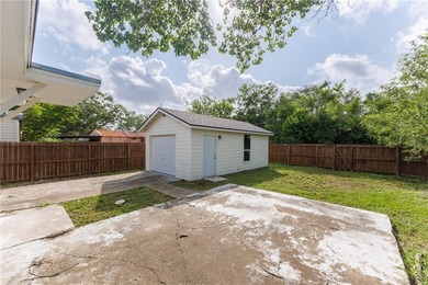MUST SEE!!!! This charming 3-bedroom, 1-bath home offers comfort - photo 31