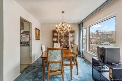 Welcome to this spacious and sun-filled 3-bedroom, 2.5-bathroom - photo 5